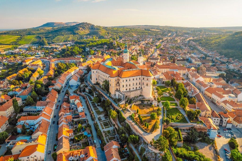 Valtice i Mikulov - zamki, wino i morawski klimat - photo 6
